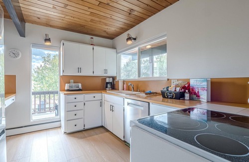 Palisade House | Hidden Serenity: Pet Friendly Patio Dining