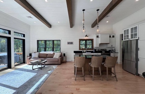 North Bridgton House | Hidden Shores | Lakefront | 1.6 Acre Peninsula