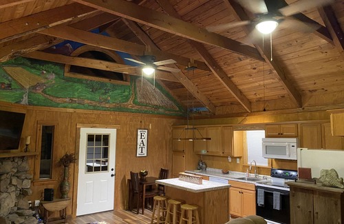Oakland Cabin | Hidden Treasure at Enid Lake-Crappie Fishing, Duck Hunting, ATVRiding, Ole Miss