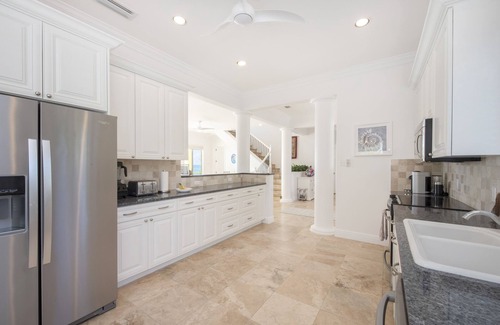 Breakers Villa | Hidden Treasure by Grand Cayman Villas