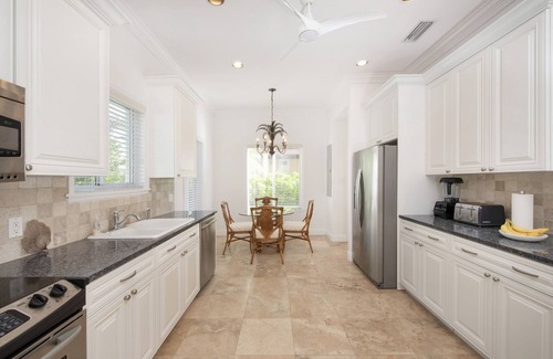 Breakers Villa | Hidden Treasure by Grand Cayman Villas