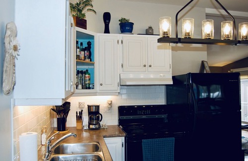 Port Stanley Cottage | Hidden Treasure, cute cottage in the heart of Port Stanley