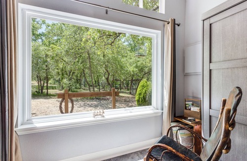 Weatherford Cabin | Hidden Treasure Harvest House Forest Getaway Weatherford, TX