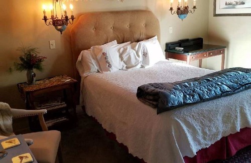 Historic Montford House | Hidden Treasure Near Downtown!