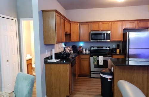 Shelby Township House | Hidden Tri-level Jewel Townhouse 3 min from Patridge Creek Mall