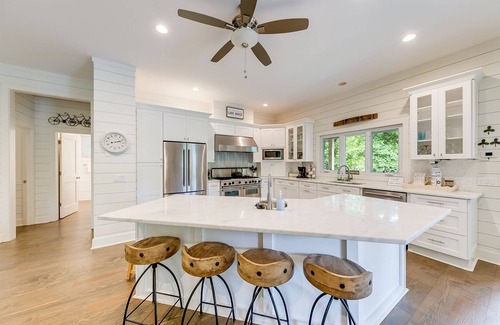 Tiger House | Hide-A-Way Cove – Luxury Lakefront Retreat on Lake Burton