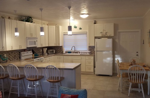 Spanish Wells House | Hide 'N' Sea Spanish Wells Bahamas, Includes Golf Cart, Kayak & Paddle Boards