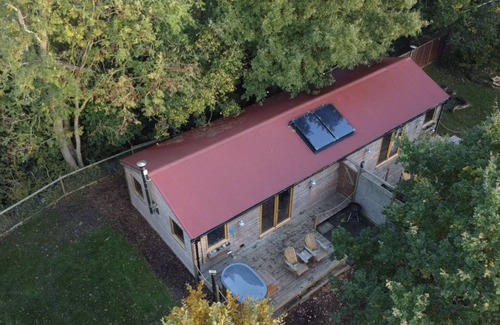 Woodham Ferrers Cabin | Hideaway 2 - Rural cabin with Hot tub