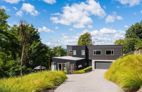 Acacia Bay House | Hideaway at the Bay - with Hot Tub