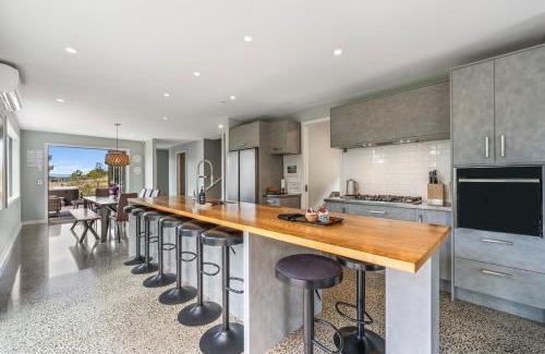 Acacia Bay House | Hideaway at the Bay - with Hot Tub