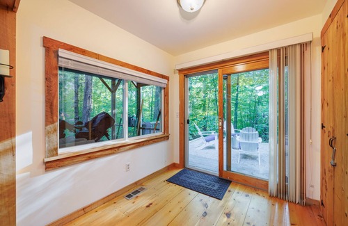 Mount Sunapee Cabin | Hideaway By The Bay - 20ft boat slip and 4 minutes to Mount Sunapee