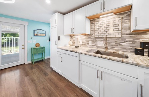 Bid-a-wee Beach House | Hideaway Cottage: Dog Friendly, Block to Private Beach Access & More