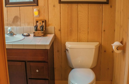 Idleyld Park Cottage | Hideaway Cottage above Steamboat Creek in the North Umpqua National Forest