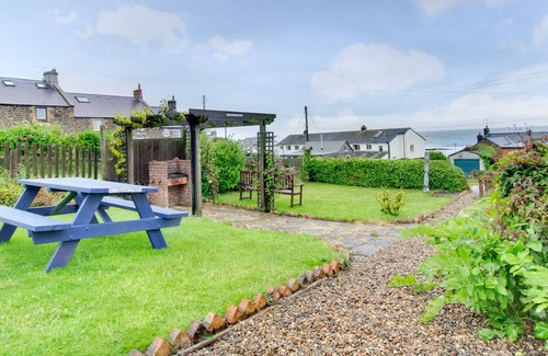 Craster House | Hideaway Cottage - Three Bedroom House, Sleeps 6