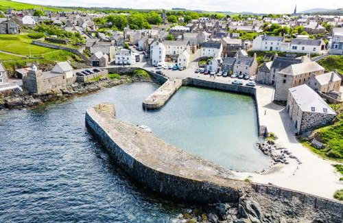 Portsoy Villa | Hideaway Cottage W Hot Tub