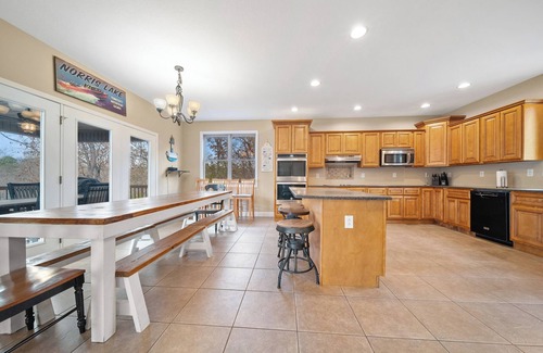 Jacksboro House | Hideaway Cove Huge Lakefront Home, Private Dock
