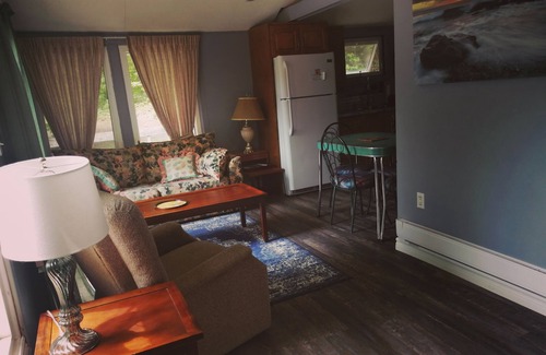 Faraday Cottage | HIDEAWAY - COZY 2 BEDROOM WATERFRONT COTTAGE SPRING, SUMMER 2025 AVAILABILITY!