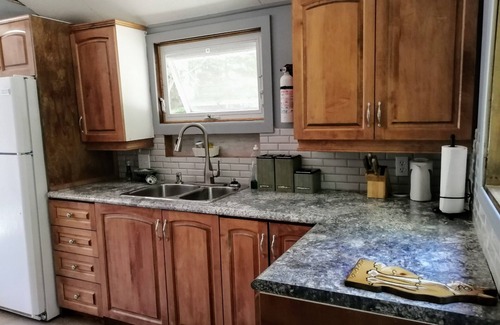 Faraday Cottage | HIDEAWAY - COZY 2 BEDROOM WATERFRONT COTTAGE SPRING, SUMMER 2025 AVAILABILITY!