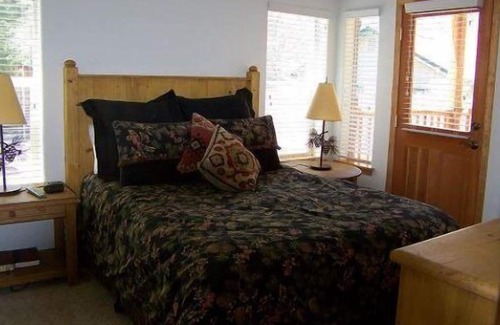 June Lake Condo | Hideaway Down Canyon #110, End Unit close to June Mtn