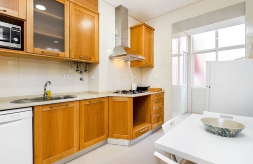 Alto do Pina Apartment | Hideaway Family Apartment | Prime Location | Wi-Fi