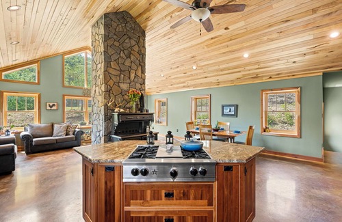 Montoursville Other | Hideaway Farmhouse Suite on Signal Hill with Hot Tub