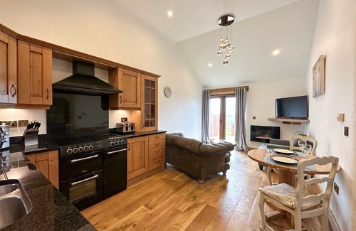 Marhamchurch House | Hideaway for Two, Underfloor Heated, Impressive Four Poster Plank Bed