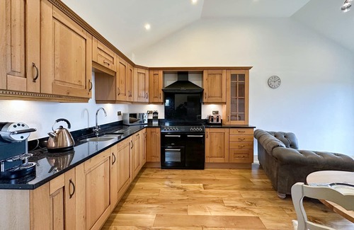 Marhamchurch House | Hideaway for Two, Underfloor Heated, Impressive Four Poster Plank Bed