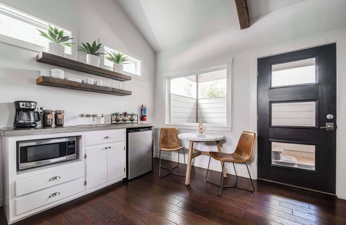 Fredericksburg House | Hideaway in Fredericksburg w/Hot Tub + Fireplace