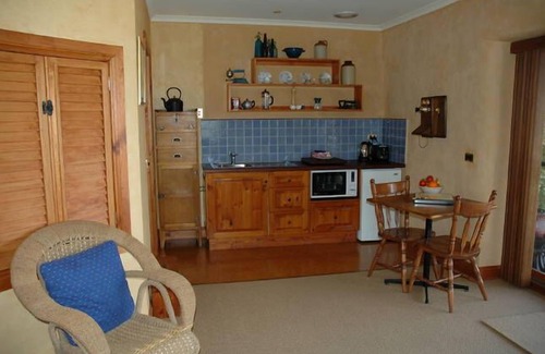 Harcourt North Bed & Breakfast | Hideaway in the Hills . MillDuck StrawBale B&B
