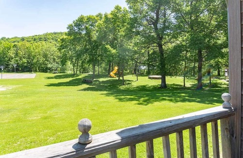 Wabasha County House | Hideaway in the Millville Valley
