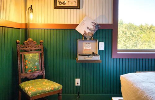 Mount Sunapee Hotel | Hideaway Inn Mt Sunapee