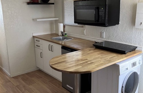 Lamar Apartment | Hideaway loft apartment on quiet street with great conveniences. n