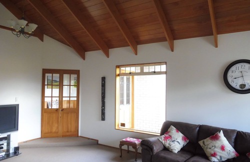New Plymouth Bed & Breakfast | "Hideaway Off Heta" for comfort, rest and tranquility.