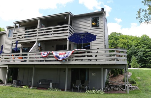 Harbor Springs Condo | Hideaway Valley #19 - Close to Golf + Skiing - Sleeps 8!