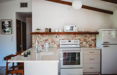 Wimberley House | Hideout Cabin - private retreat just 15 mins from Wimberley!