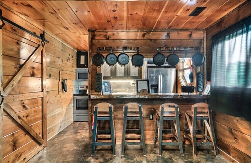 Kodak Cabin | Hideout Haven- Hot Tub & Private Pool