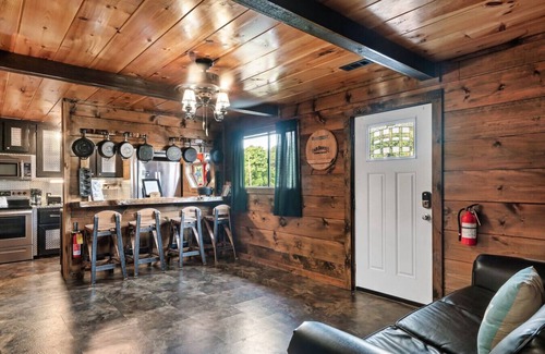 Kodak Cabin | Hideout Haven- Hot Tub & Private Pool