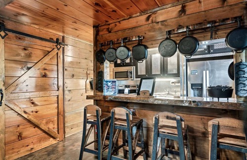 Kodak Cabin | Hideout Haven- Hot Tub & Private Pool