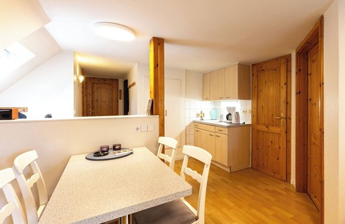 Großmorsum Apartment | Hier Spielt ein Echter Naturbursche die Erste Geige: Eichenholz