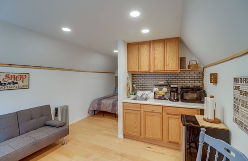 Higden Apartment | Higden Studio w/Shared Patio, Yard Games, Grills!