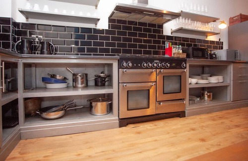 Butetown House | higgihaus 107 Sleeps up to 22 Hens Stags