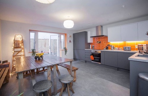 Bristol House | higgihaus 3b 4 Bed Big Groups Hip Location