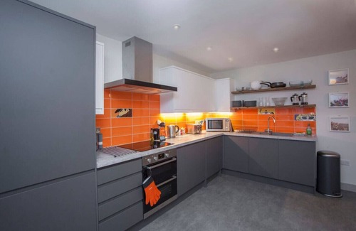 Bristol House | higgihaus 3b 4 Bed Big Groups Hip Location