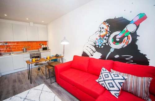 Saint Paul's Apartment | higgihaus@century place (#23)