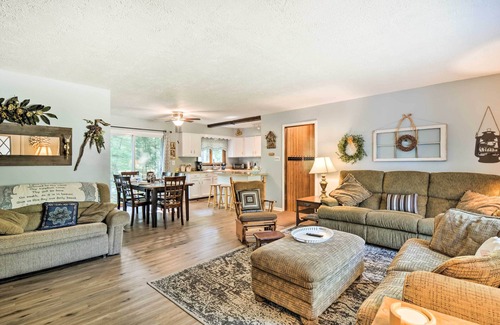 Higgins Lake House | Higgins Lake Getaway w/Fire Pit, Walk to Beach!
