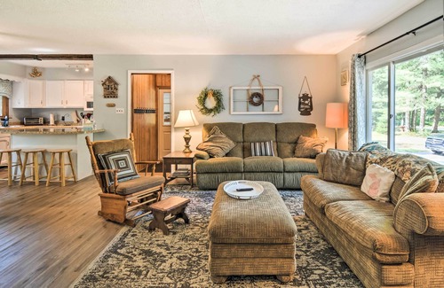 Higgins Lake House | Higgins Lake Getaway w/Fire Pit, Walk to Beach!