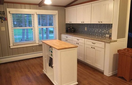 Higgins Lake Cottage | Higgins Lake Waterfront. Clean! Updated! Private Dock, Sandy Beach, boat mooring