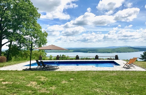 Glenford House | High Above It All In Woodstock