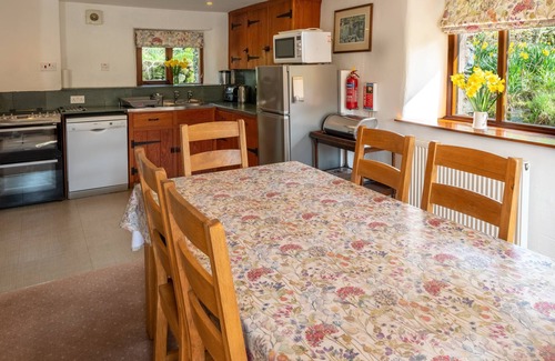 Hartsop Cottage | High Beckside - Traditional Lakeland Cottage near Ullswater. Sleeps up to 7 guests