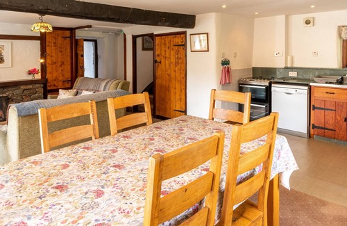 Hartsop Cottage | High Beckside - Traditional Lakeland Cottage near Ullswater. Sleeps up to 7 guests